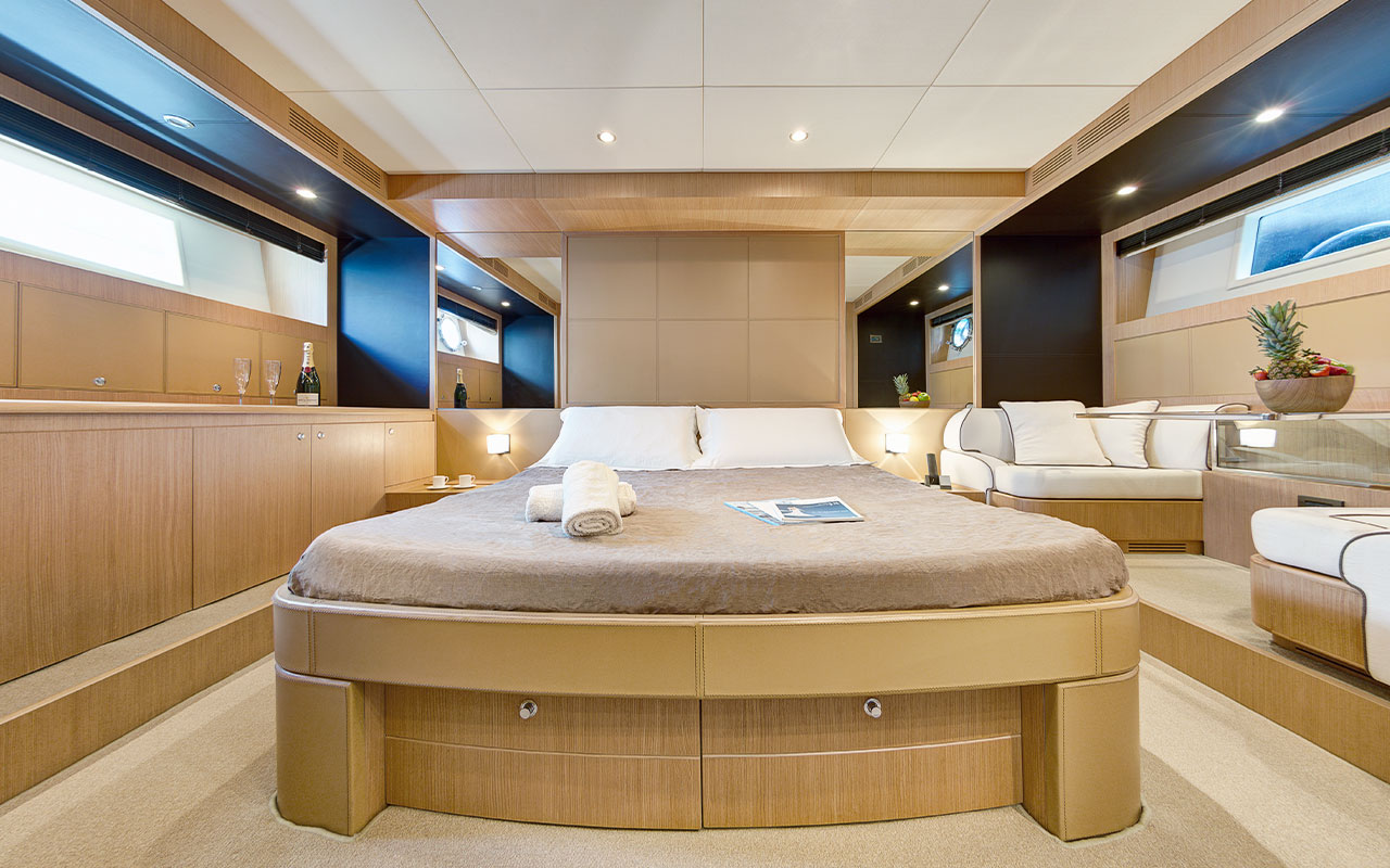Yacht Brokerage Riva Venere 75 Interior
