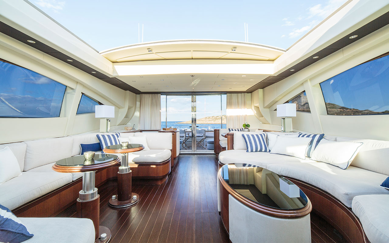 Yacht Charter Ibiza Mangusta 92 salon