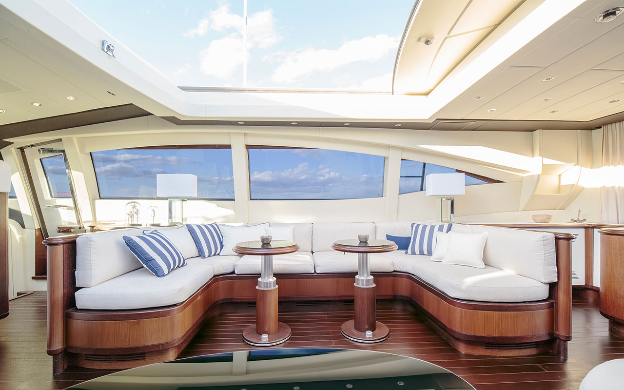 Yacht Charter Ibiza Mangusta 92 salon