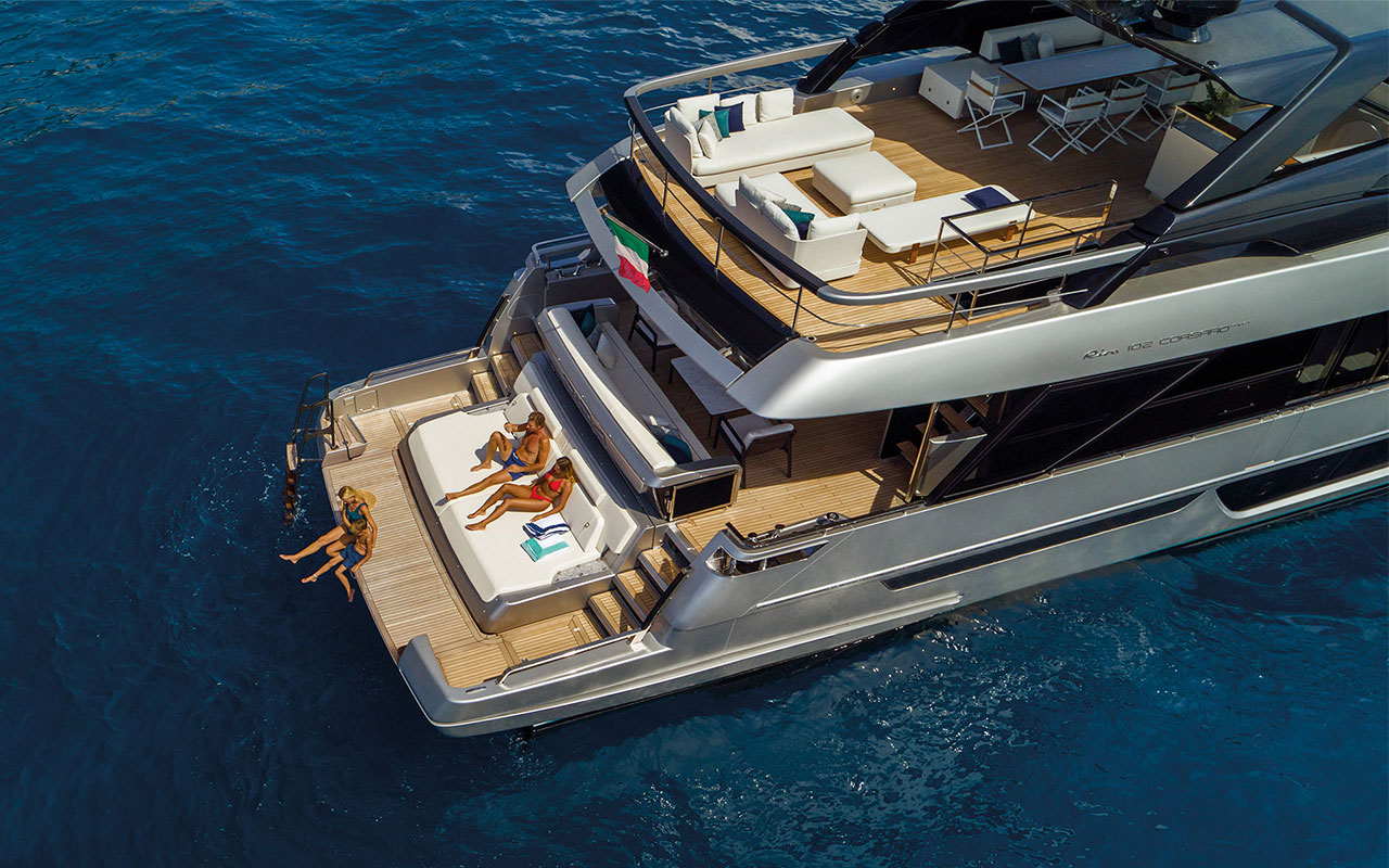 Yacht Brands Riva 102 Corsaro Super bathing platform beach club