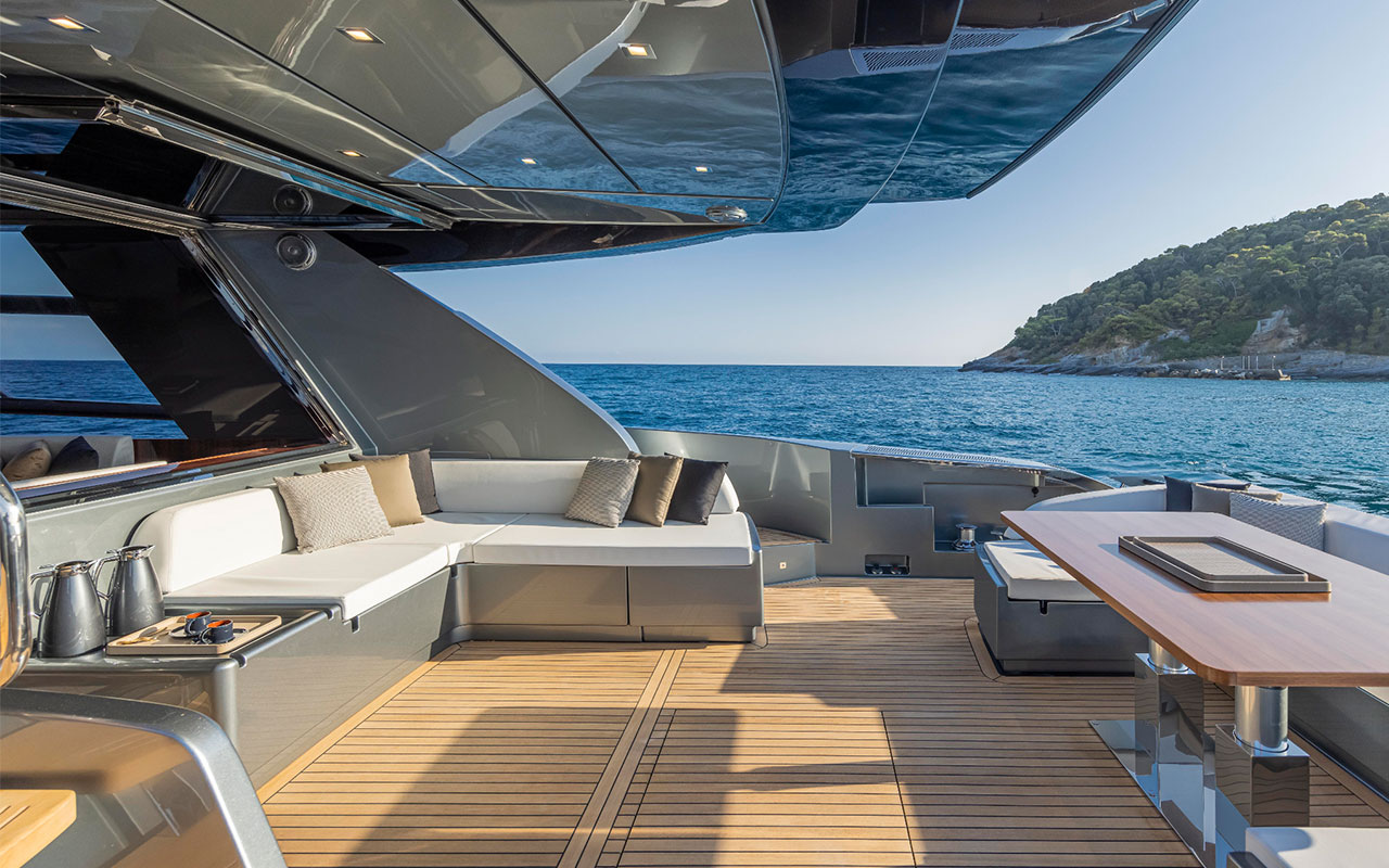 Yacht Brands Riva 76 Perseo Super main deck cockpit