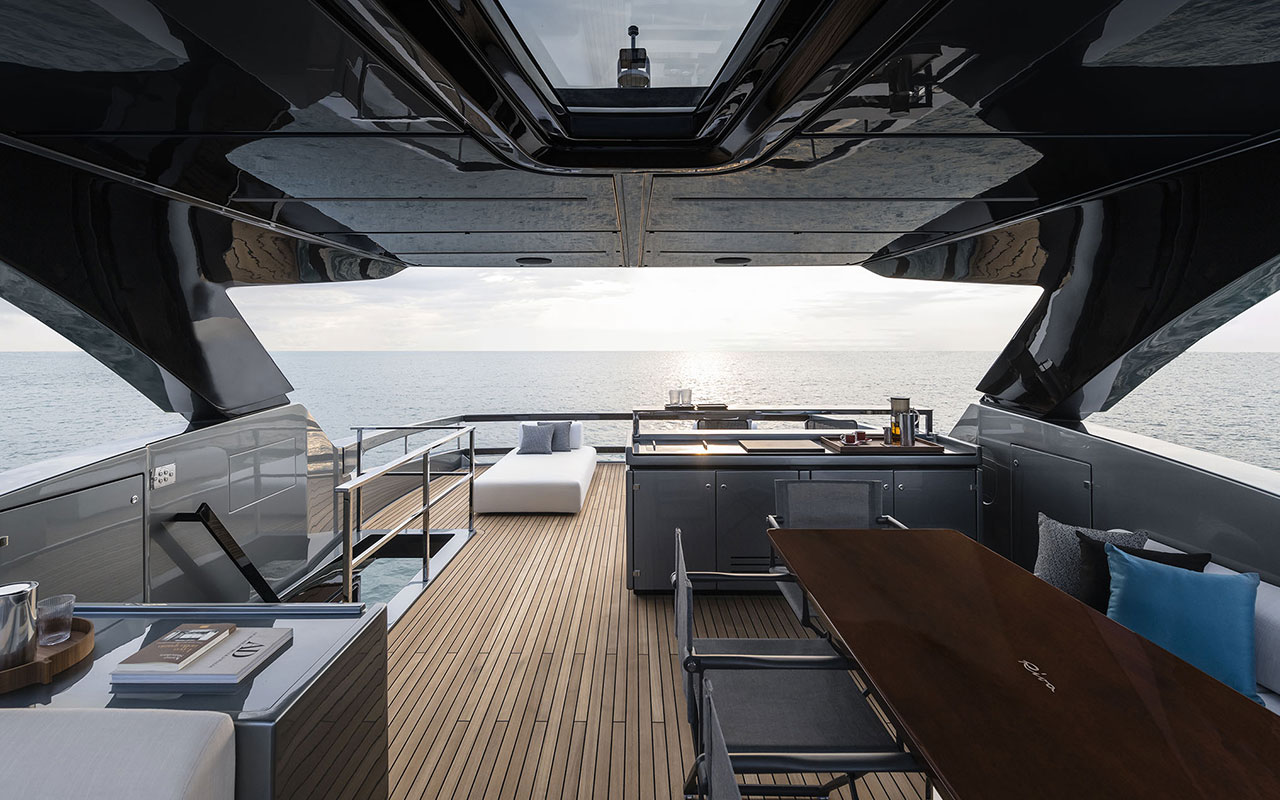 Yacht Brands Riva 82 Diva sun deck