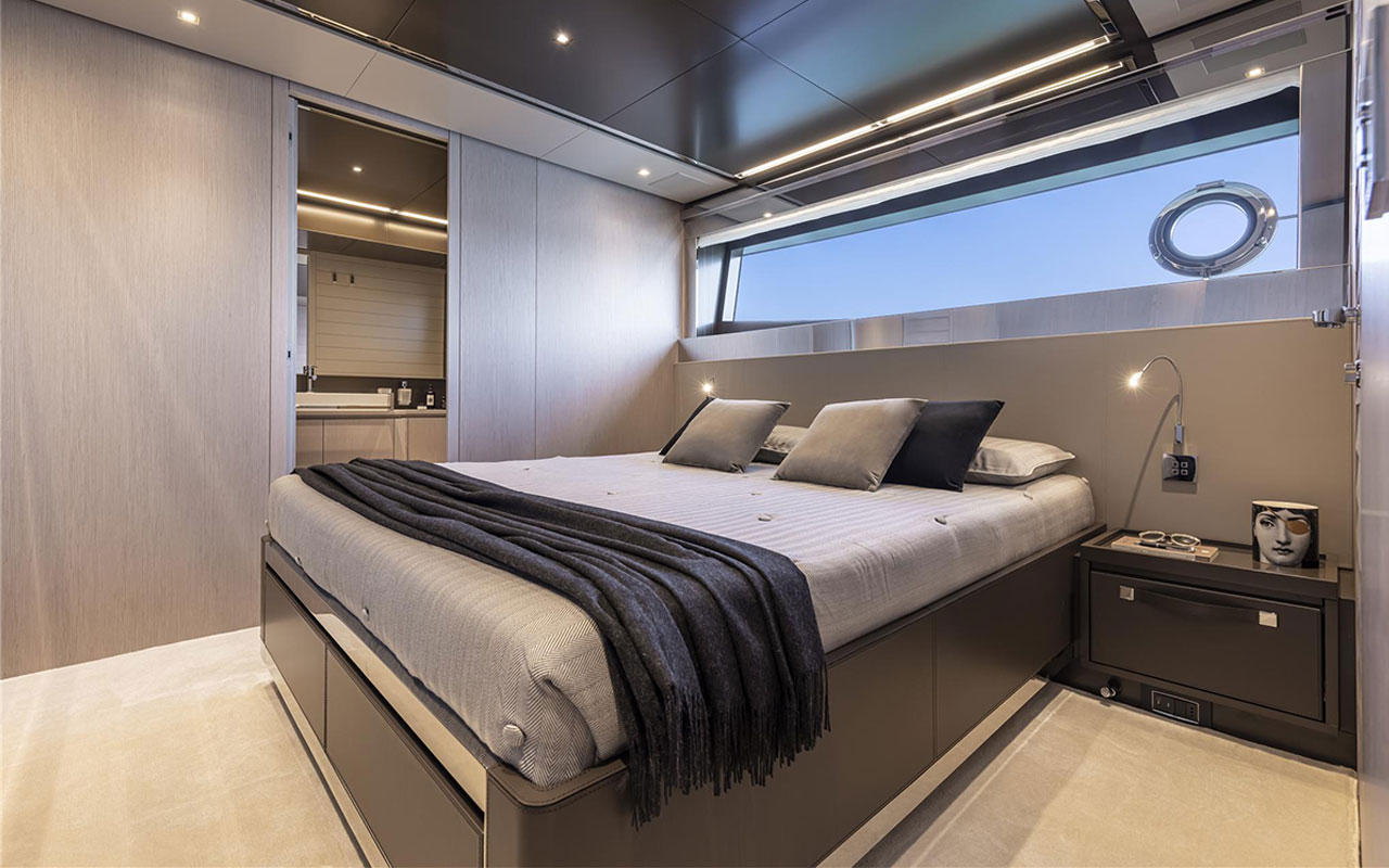 Yacht Brands Riva 90 Argo lower deck VIP cabin