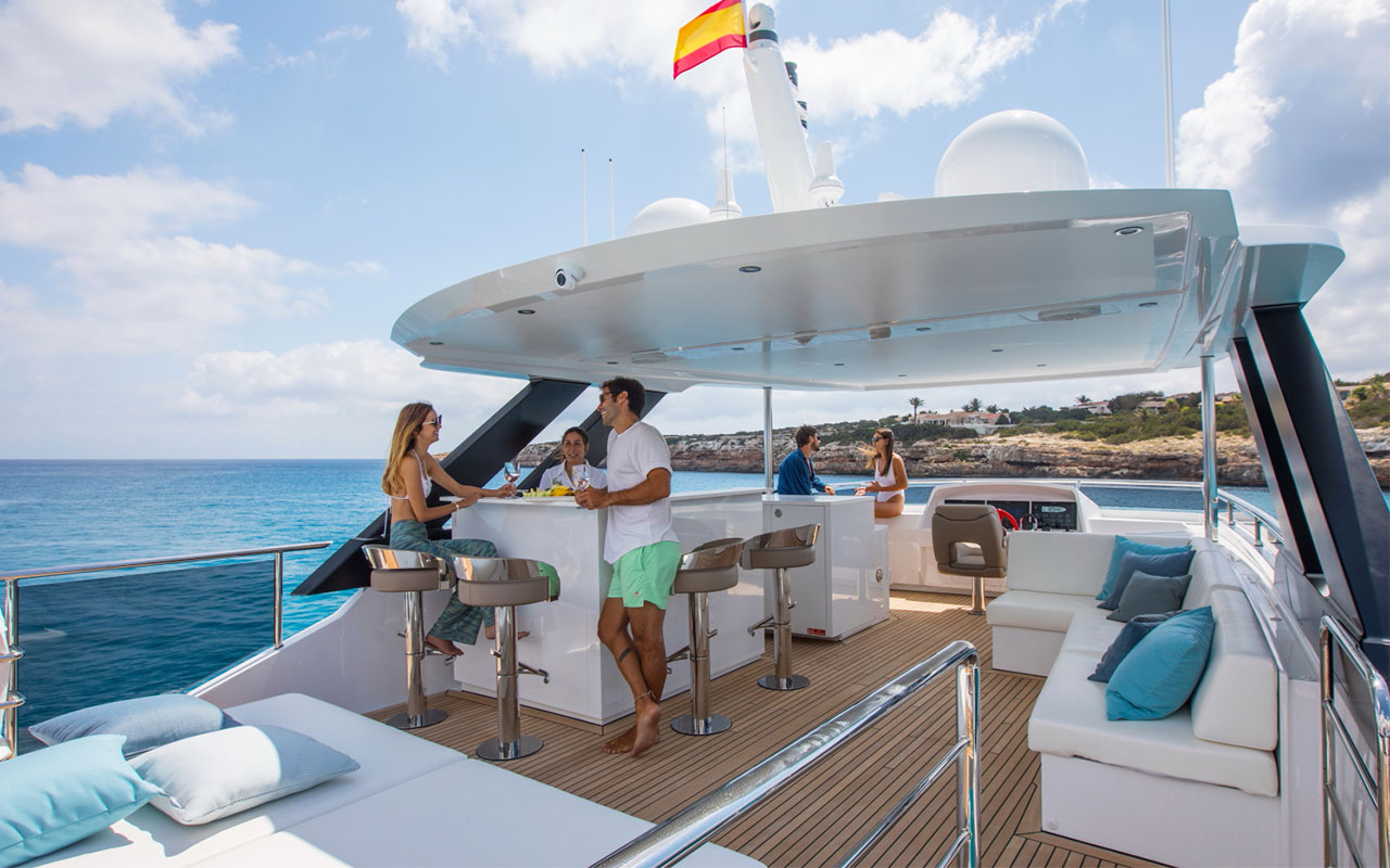 Yacht Charter Ibiza Vanquish VQ82 Sea Story Flybridge