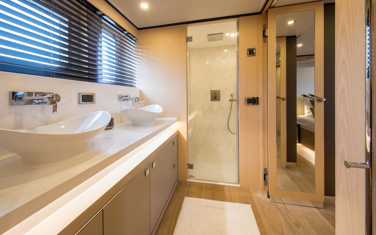 Yacht Charter Ibiza Vanquish VQ 82 Sea Story lower deck bathroom ensuite