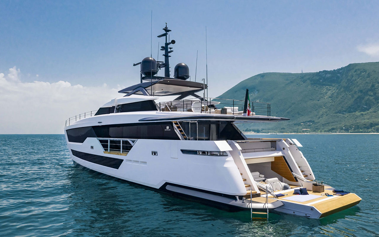 Yacht Brands Custom Line 106 stern