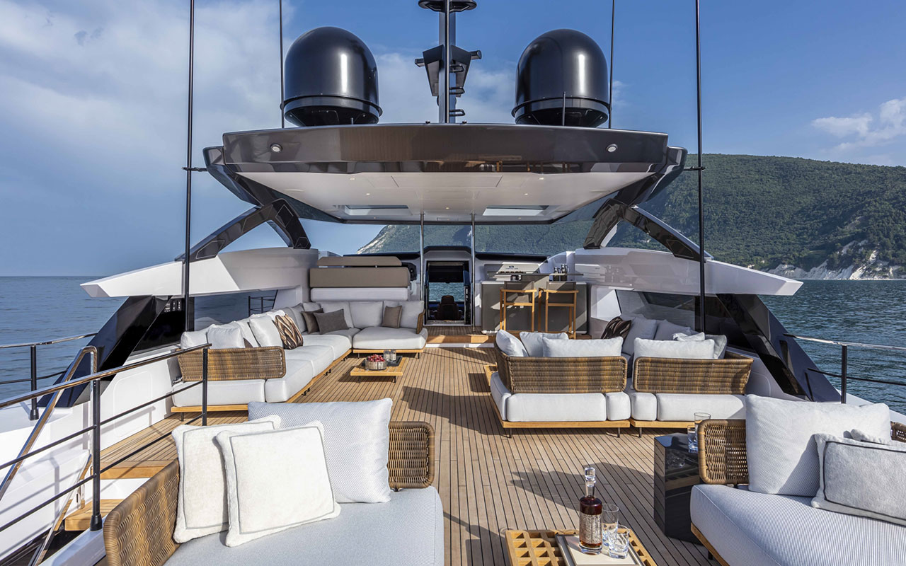 Yacht Brands Custom Line 106 sun deck