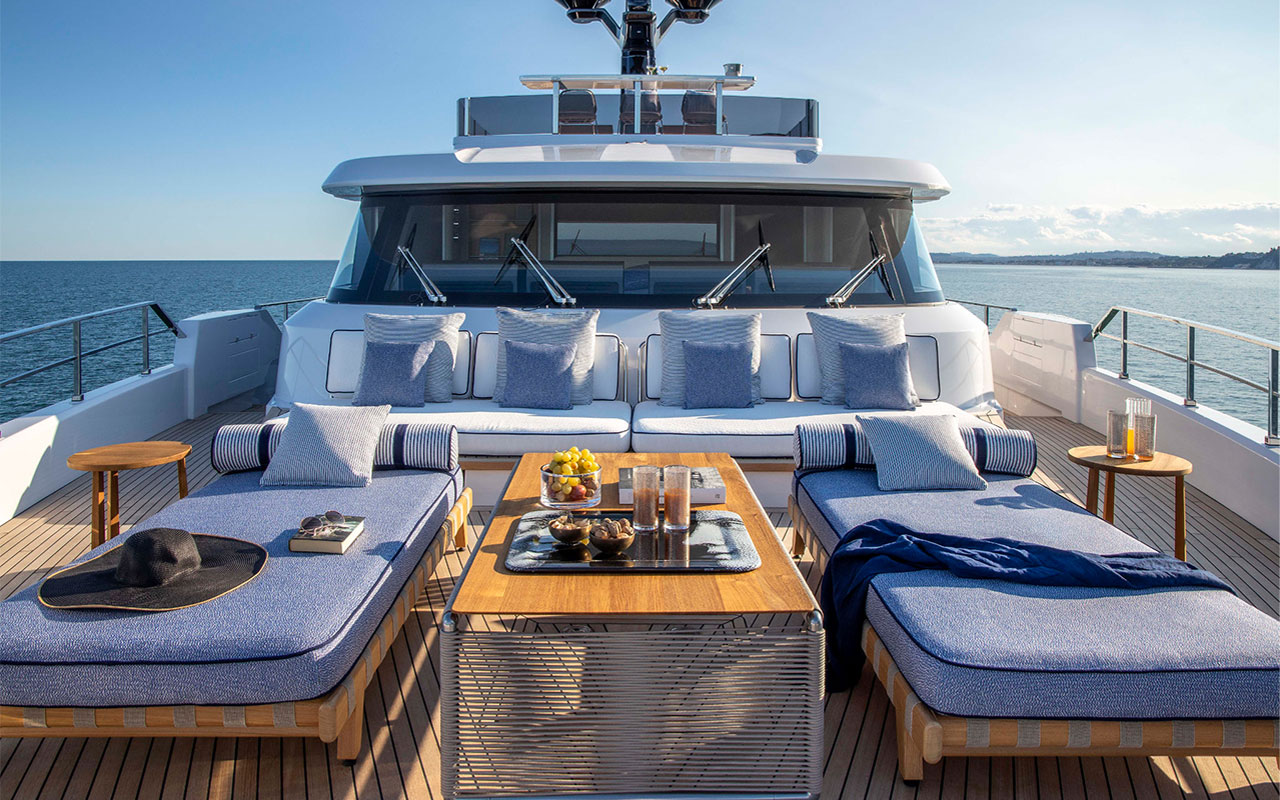 Yacht Brands Custom Line Navetta 30 bow lounge