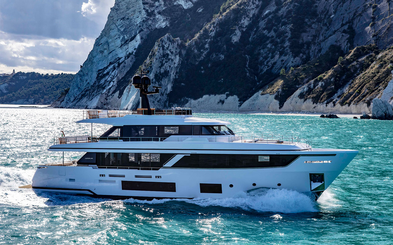 Yacht Brands Custom Line Navetta 30 exterior