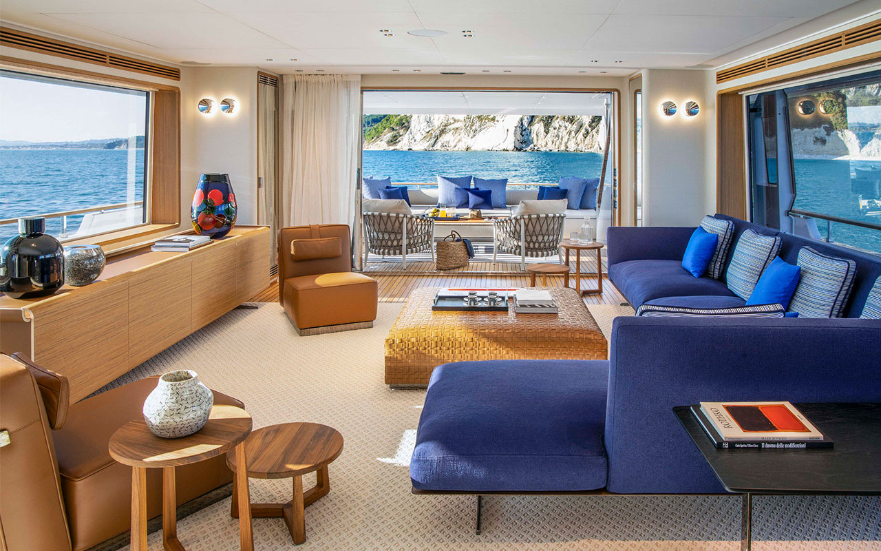 Yacht Brands Custom Line Navetta 30 main deck salon