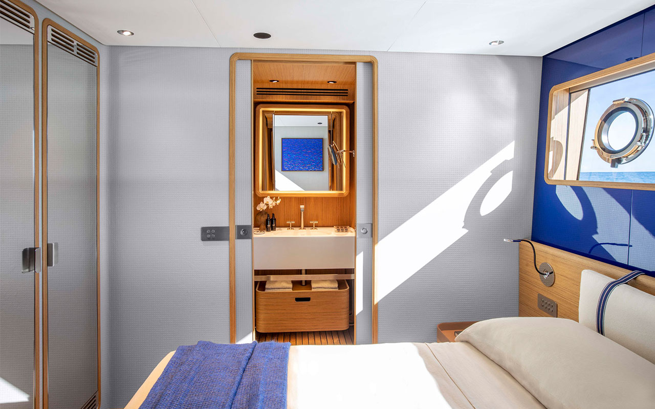 Yacht Brands Custom Line Navetta 30 main deck VIP cabin