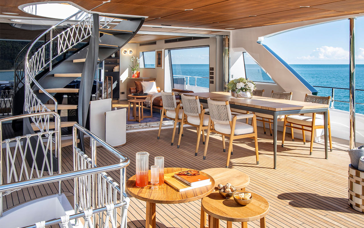 Yacht Brands Custom Line Navetta 30 upper deck exterior dining