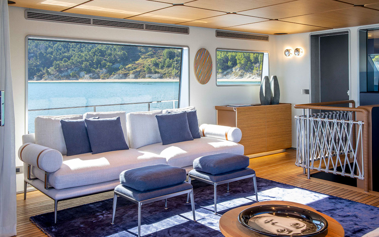 Yacht Brands Custom Line Navetta 30 upper deck salon