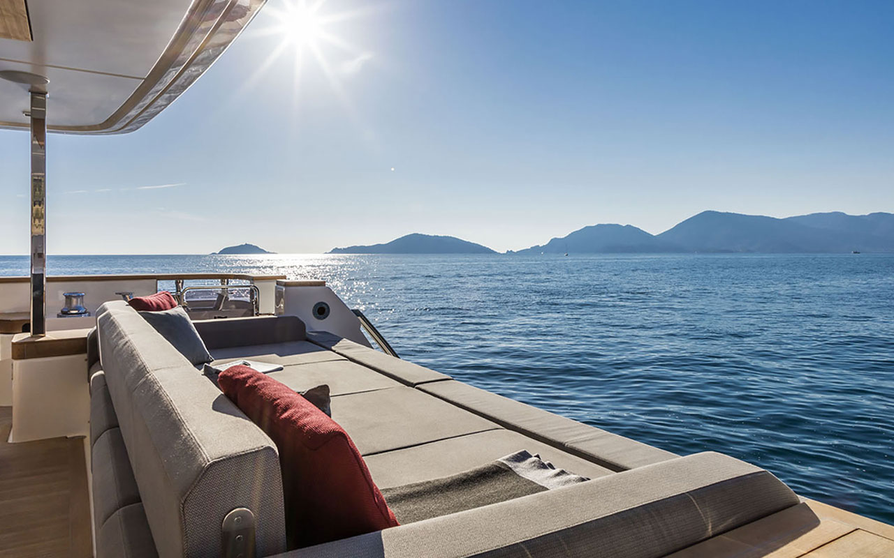 Yacht Brands Custom Line Navetta 33 cockpit sun lounge