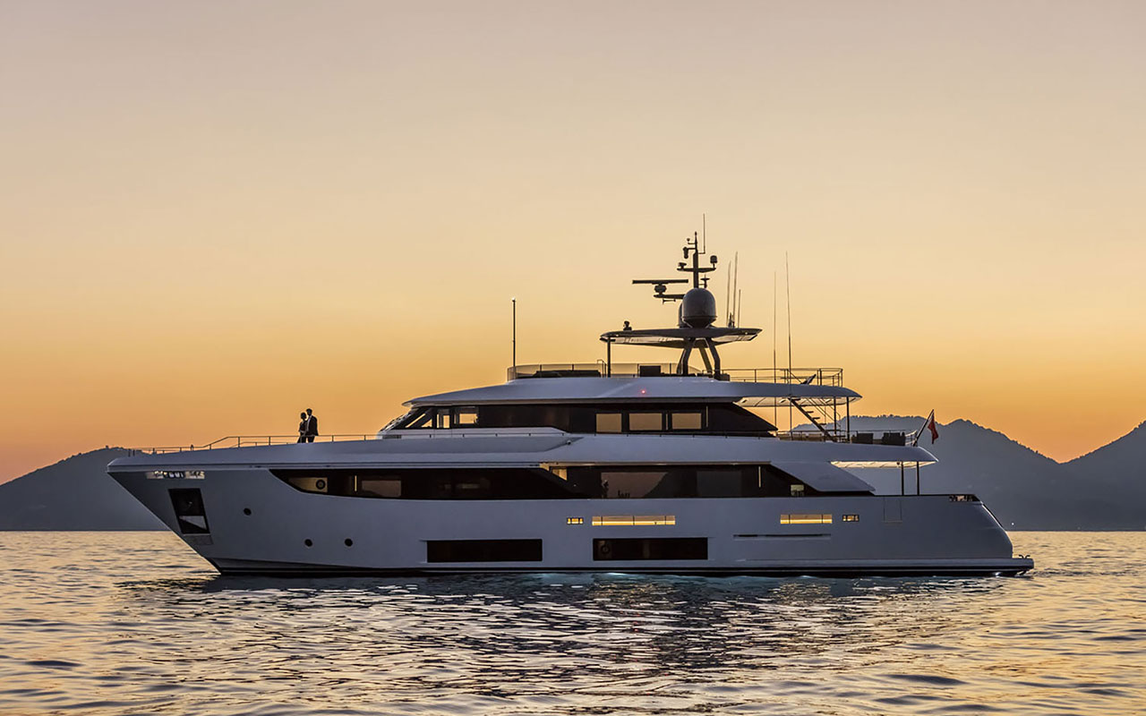 Yacht Brands Custom Line Navetta 33 exterior