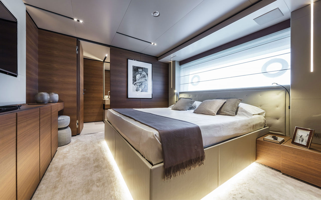 Yacht Brands Custom Line Navetta 33 lower deck VIP cabin