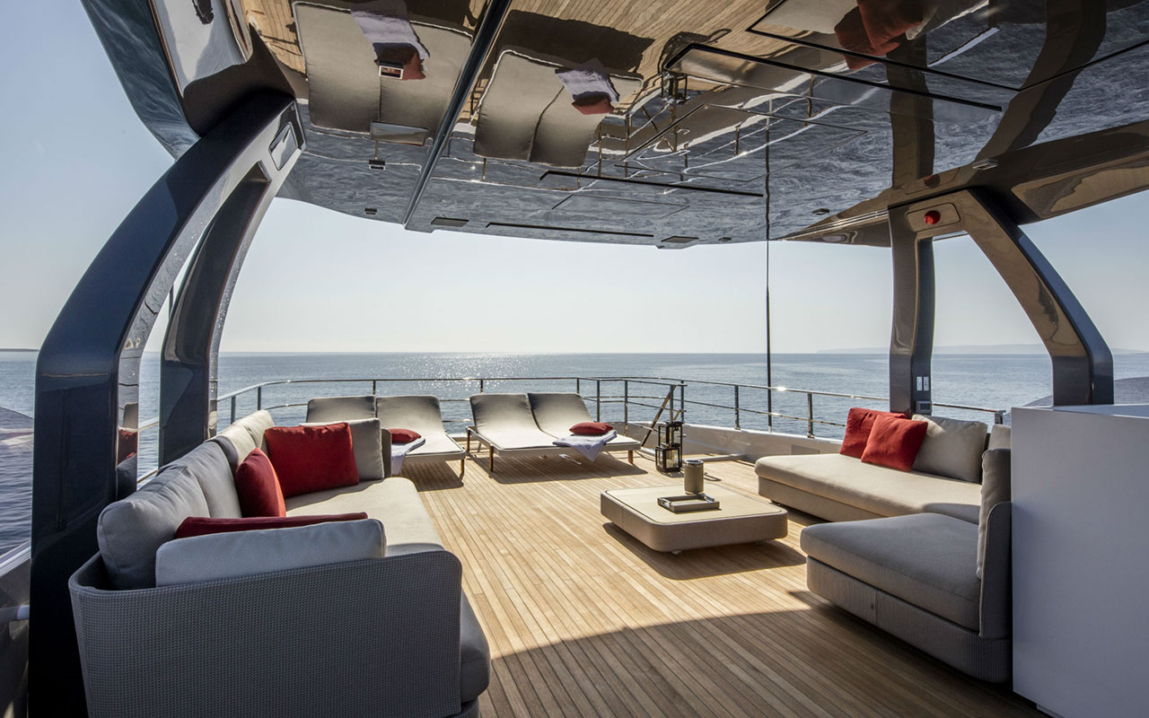 Yacht Brands Custom Line Navetta 33 sun deck