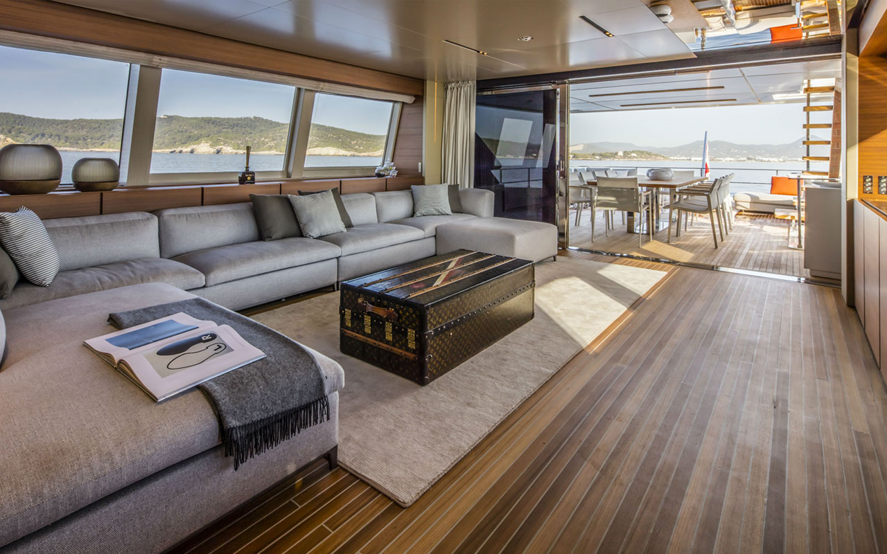 Yacht Brands Custom Line Navetta 33 upper deck salon
