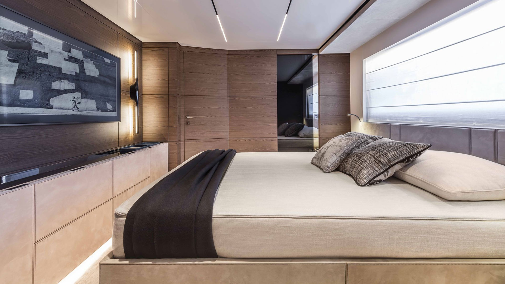 Yacht Brands Custom Line Navetta 42 lower deck VIP cabin
