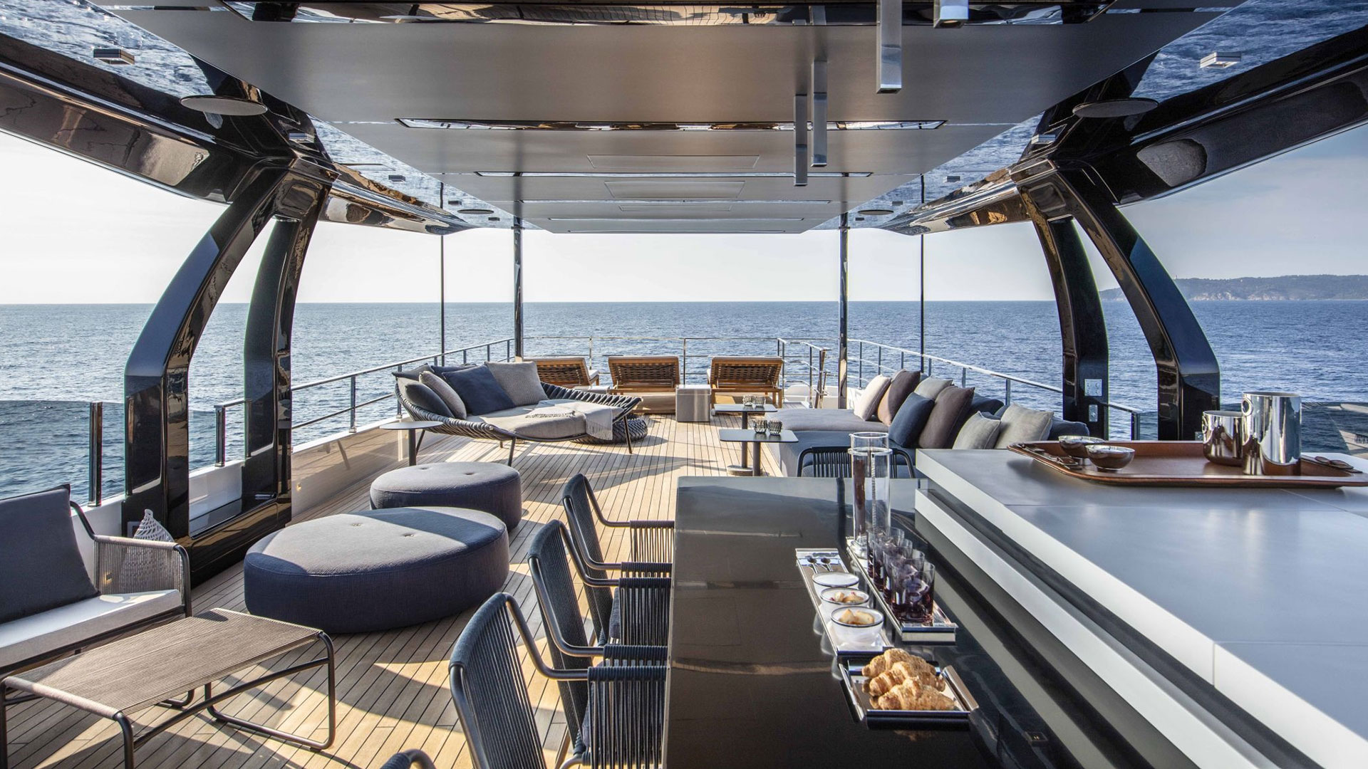 Yacht Brands Custom Line Navetta 42 sun deck