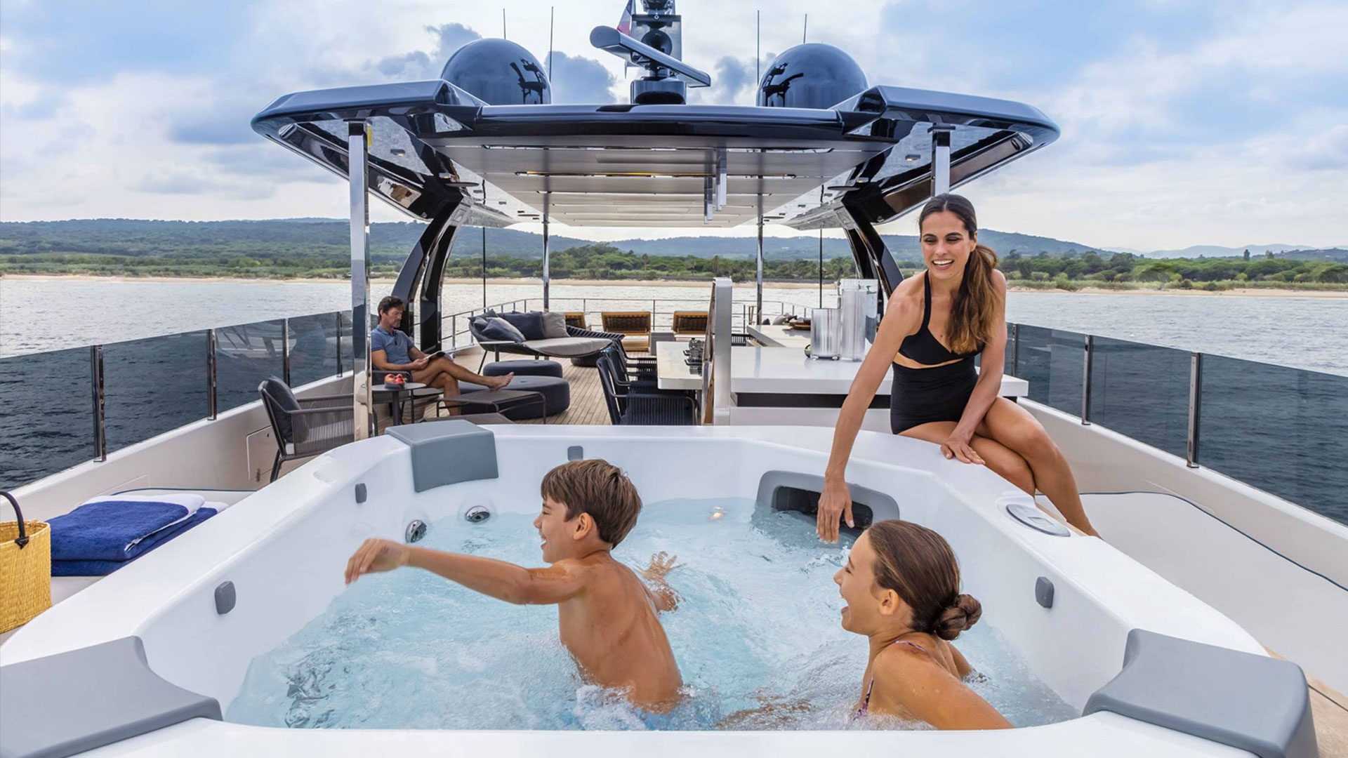 Yacht Brands Custom Line Navetta 42 sun deck jacuzzi