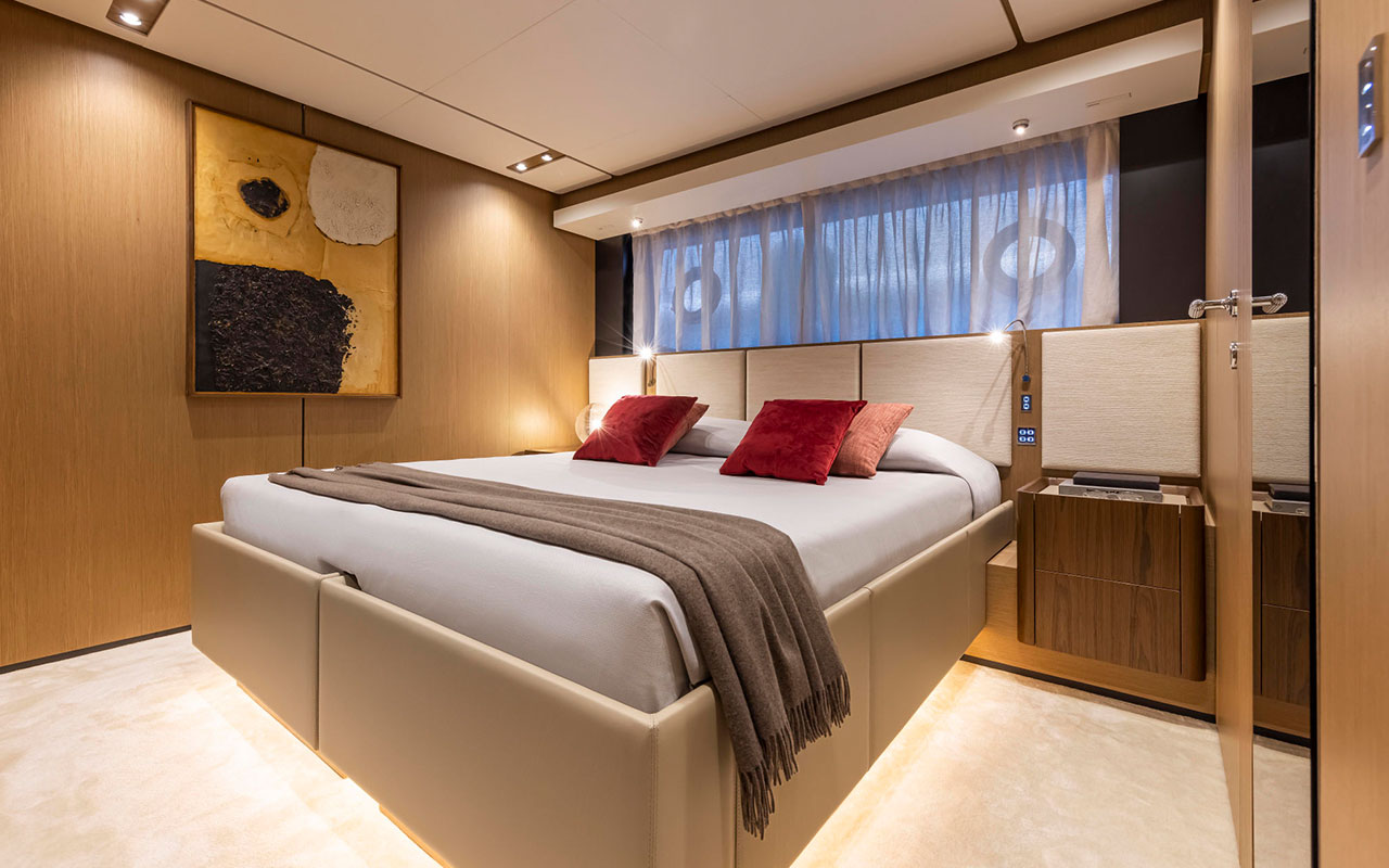 Yacht Brands Ferretti Yachts 1000 lower deck VIP cabin classic