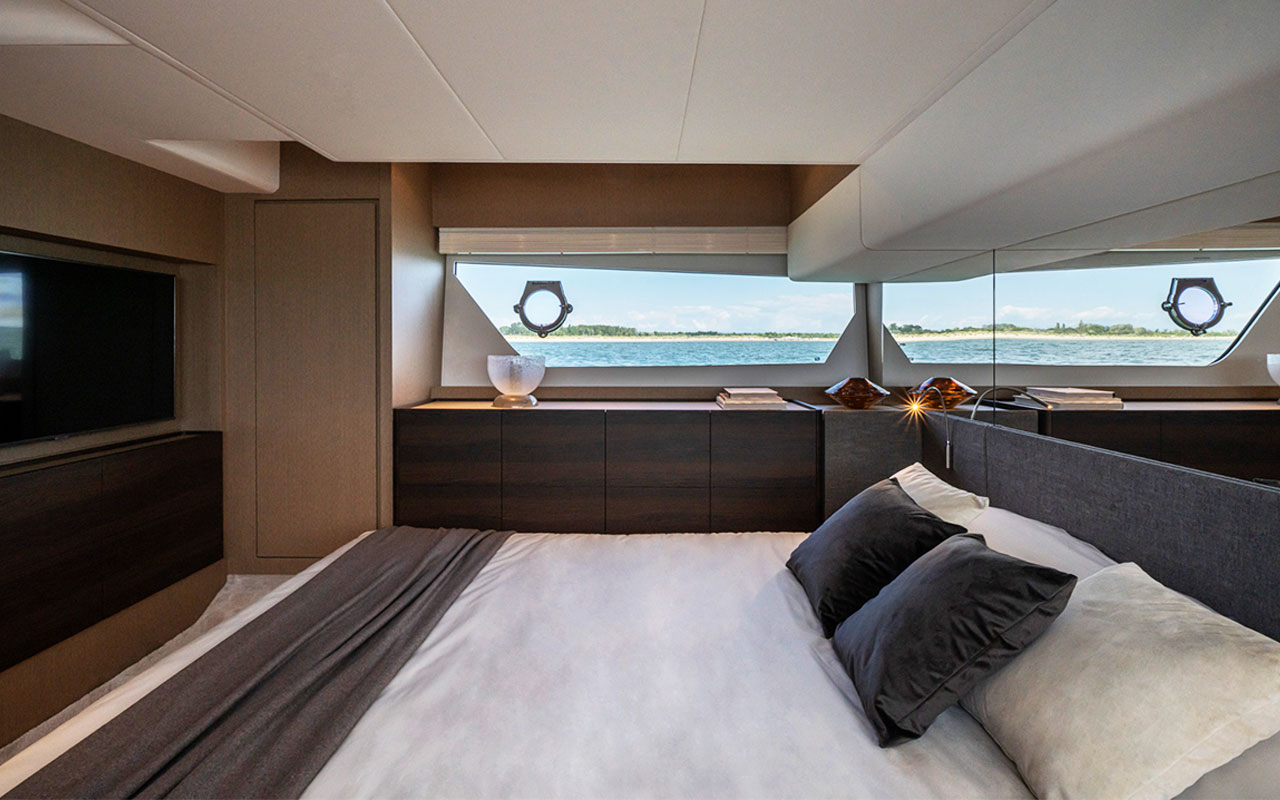 Yacht Brands Ferretti Yachts 500 master cabin classic