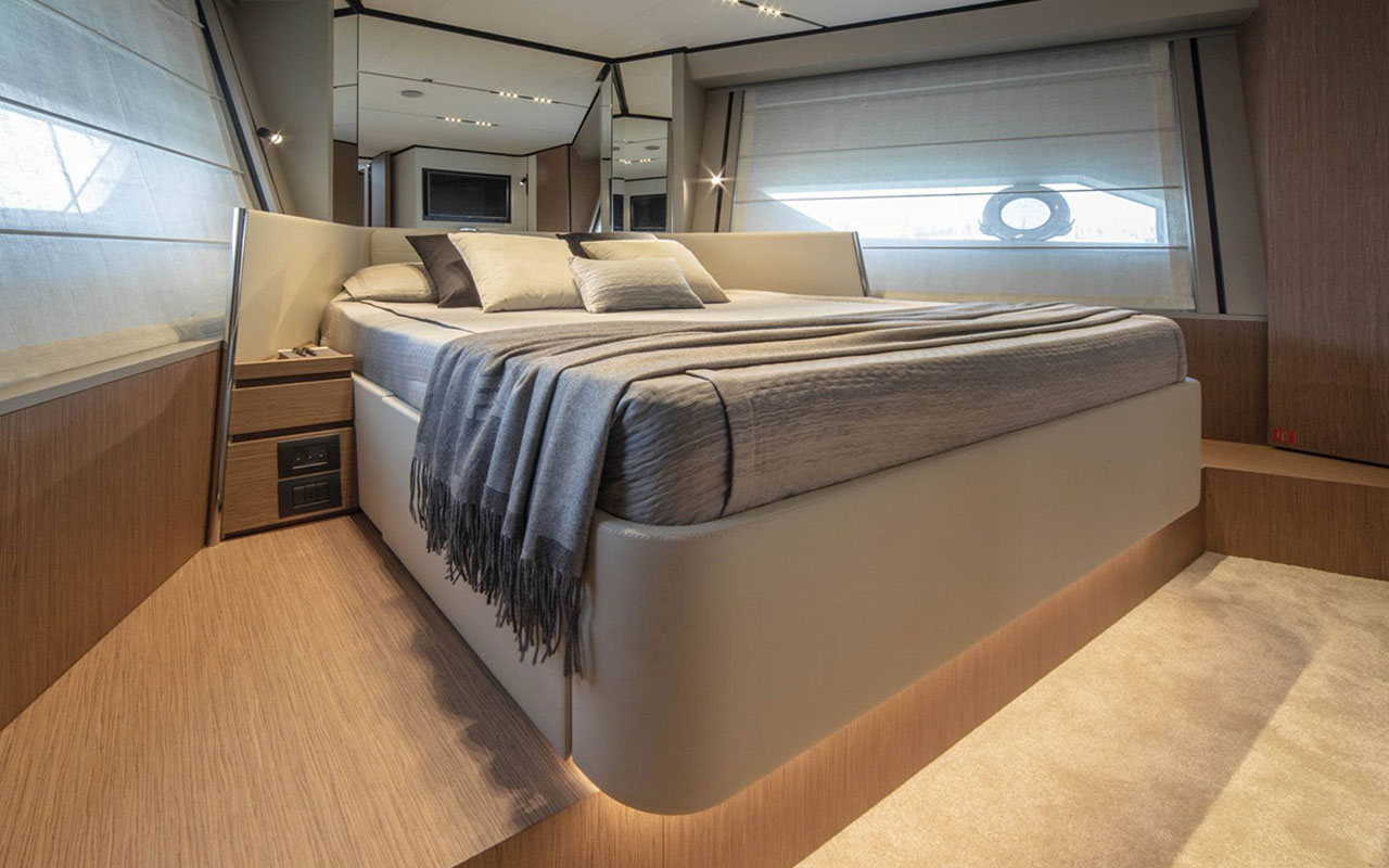 Yacht Brands Ferretti Yachts 720 lower deck VIP cabin