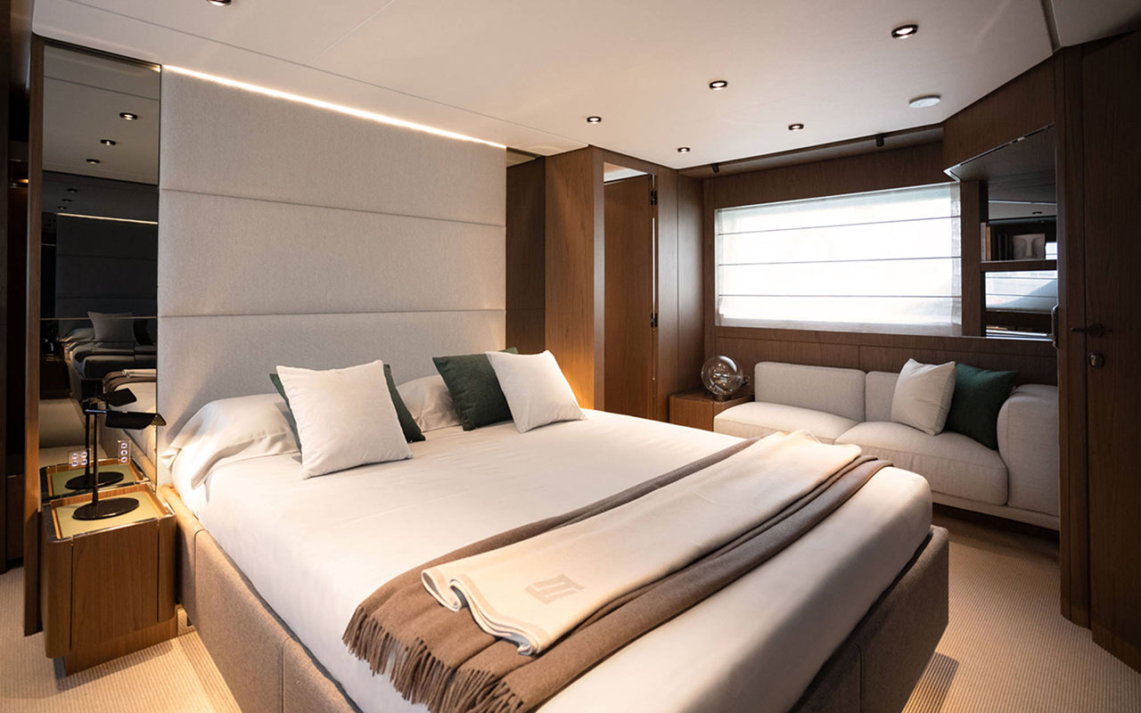 Yacht Brands Ferretti Yachts 780 lower deck master cabin classic