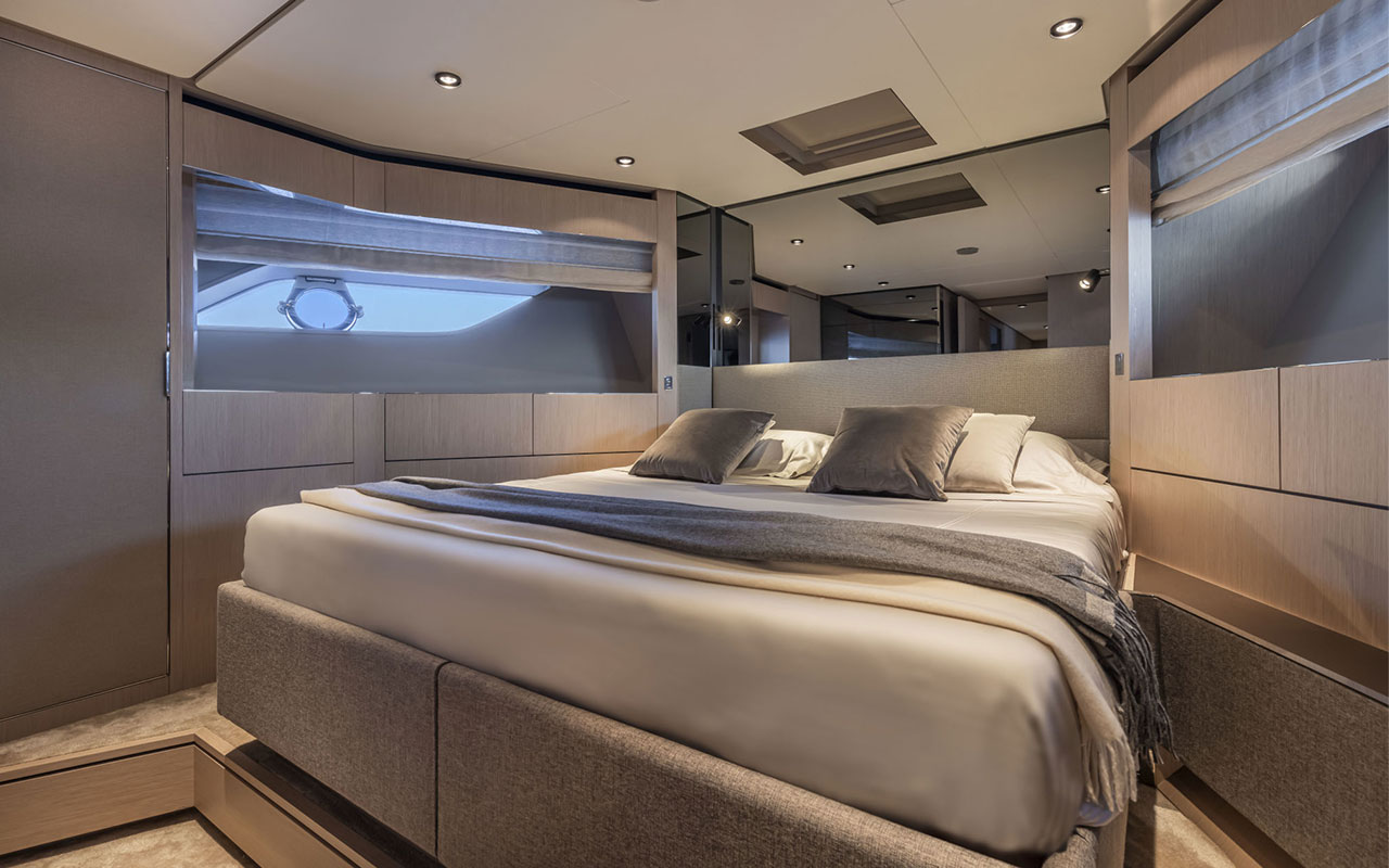 Yacht Brands Ferretti Yachts 780 lower deck VIP cabin contemporary