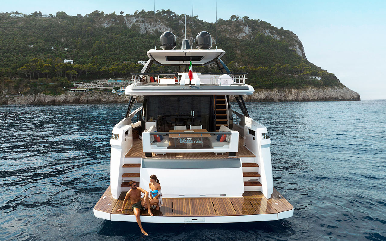 Yacht Brands Ferretti Yachts 860 bathing platform