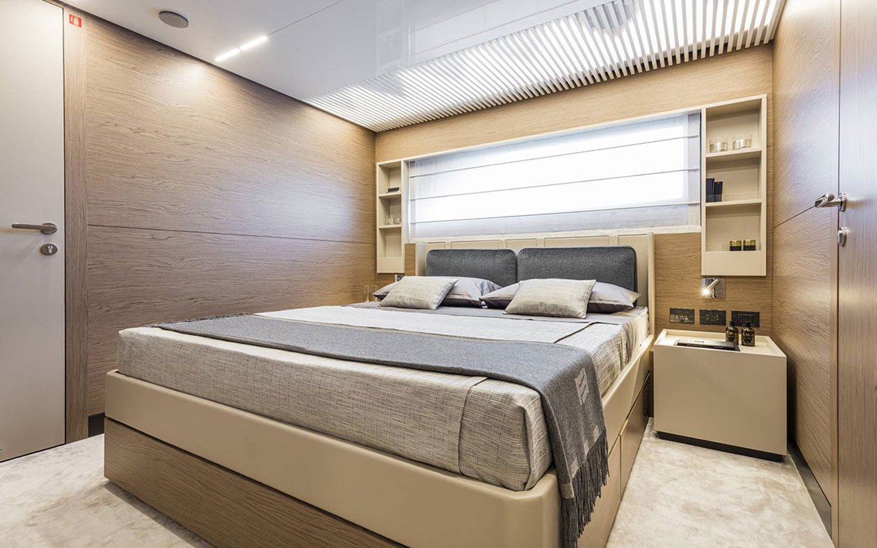 Yacht Brands Ferretti Yachts 920 lower deck VIP cabin