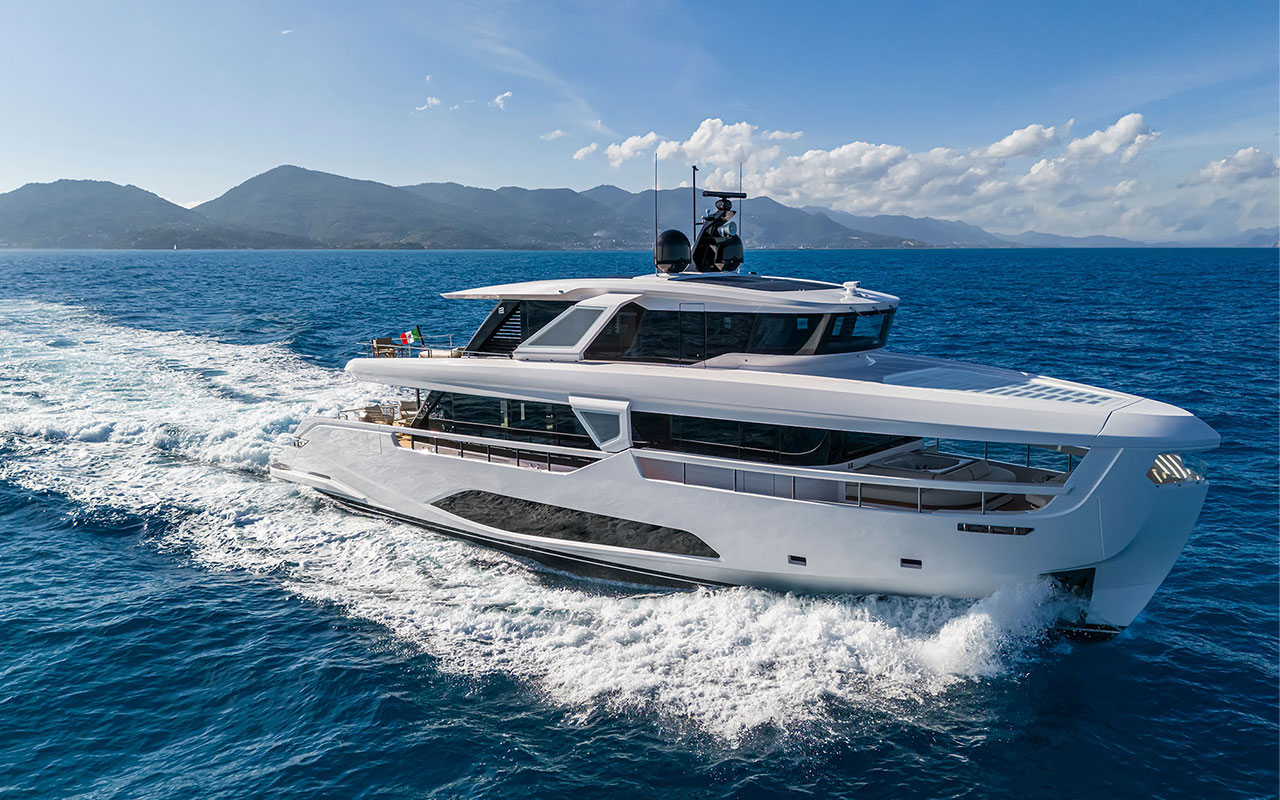 Yacht Brands Ferretti Yachts INFYNITO 90 exterior