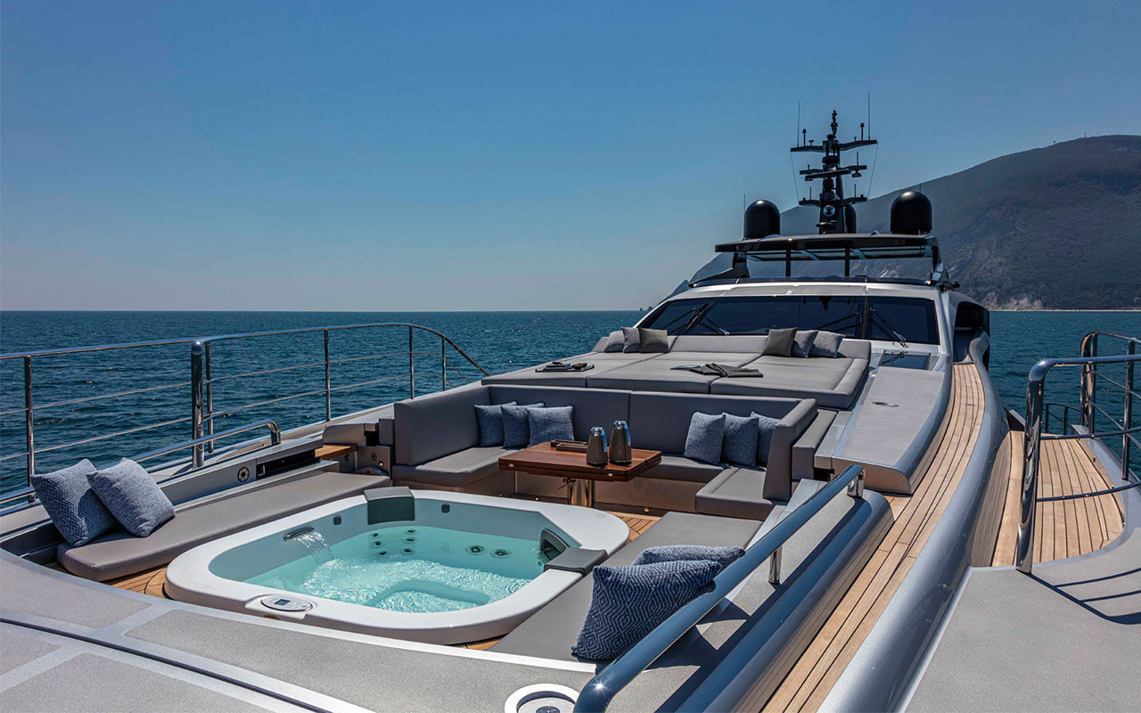 Yacht Brands Pershing 140 bow lounge jacuzzi