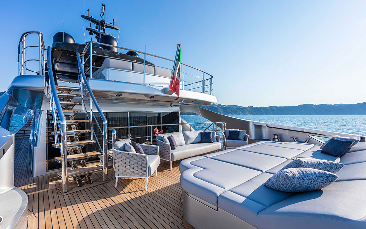 Yacht Brands Pershing 140 main deck aft