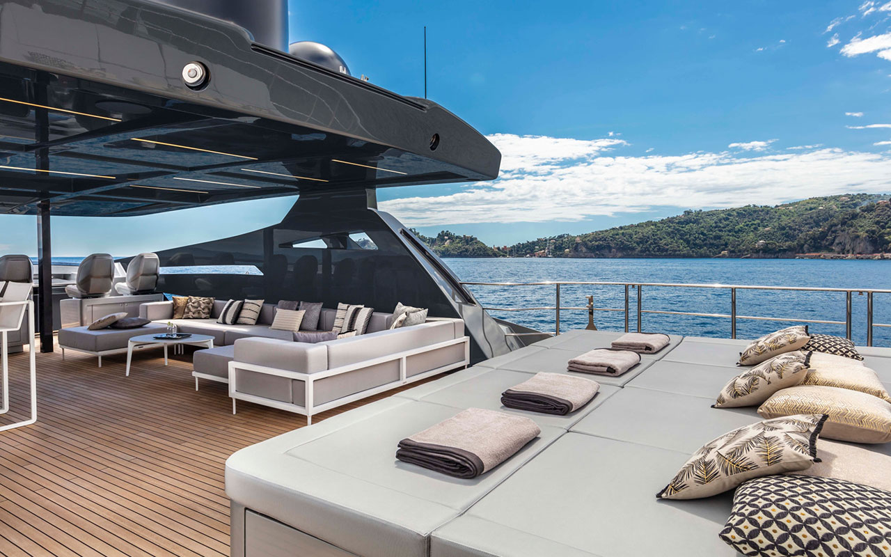 Yacht Brands Pershing 140 sun deck