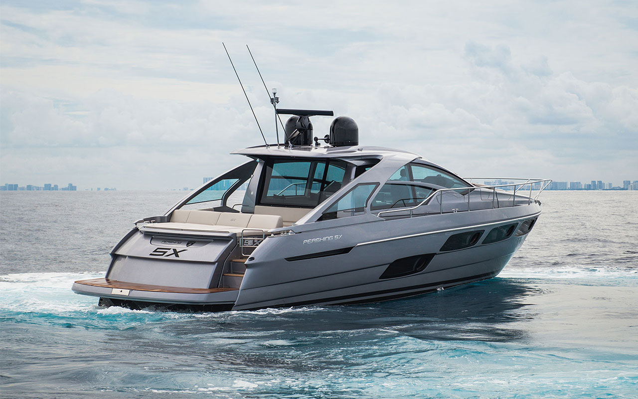 Yacht Brands Pershing 5X stern