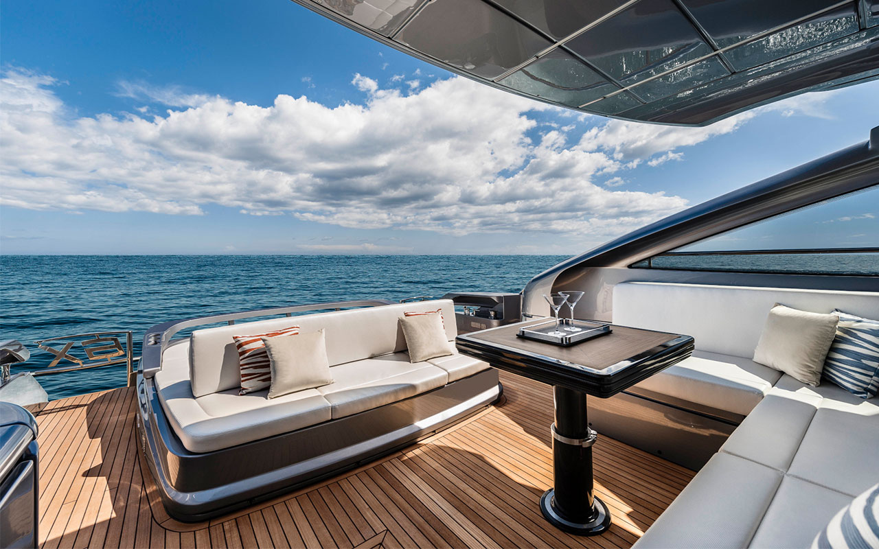 Yacht Brands Pershing 6X cockpit