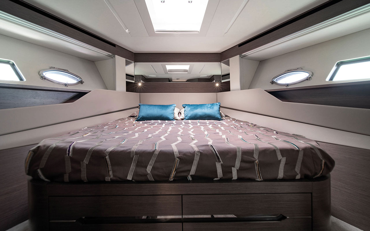 Yacht Brands Pershing 8X lower deck VIP cabin option 2