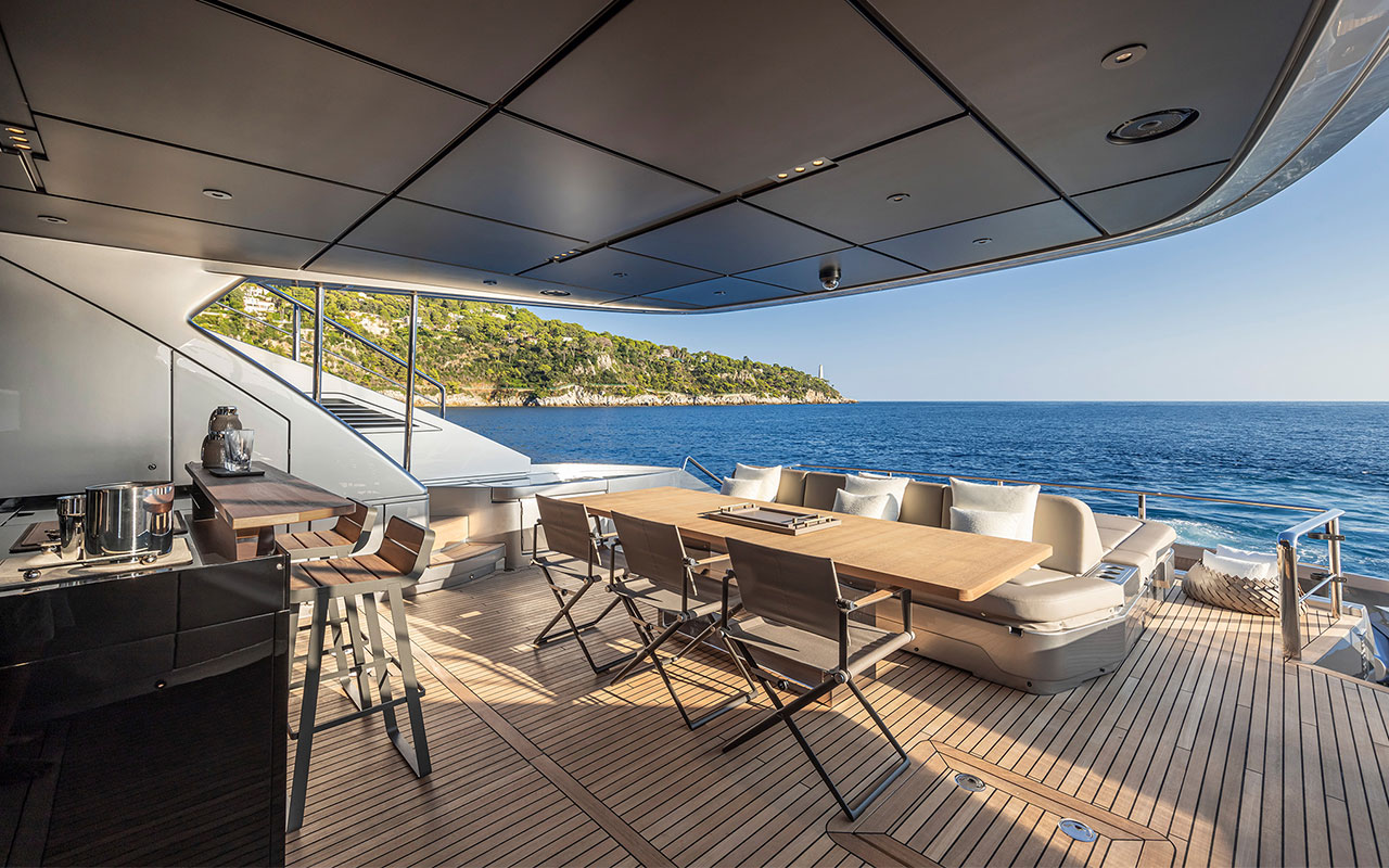Yacht Brands Pershing GTX116 aft dining