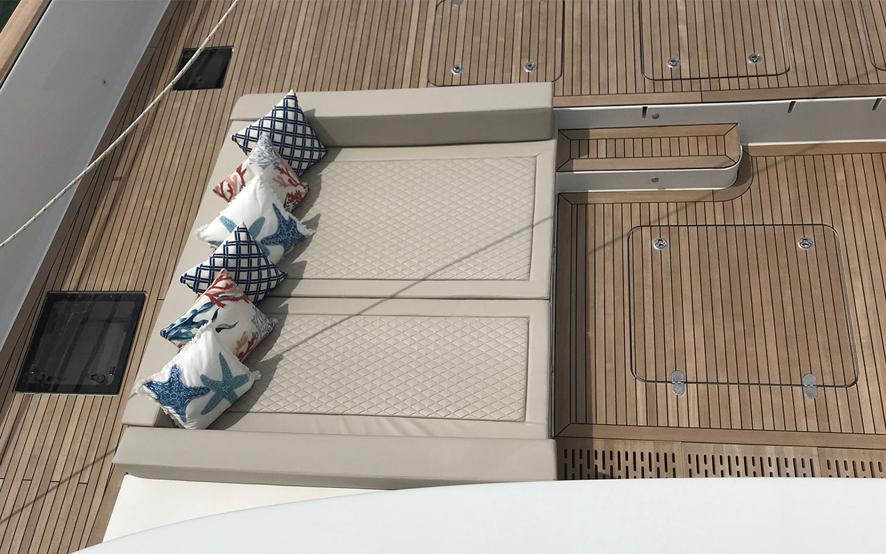 Yacht Charter Greece Sunreef 80 bow
