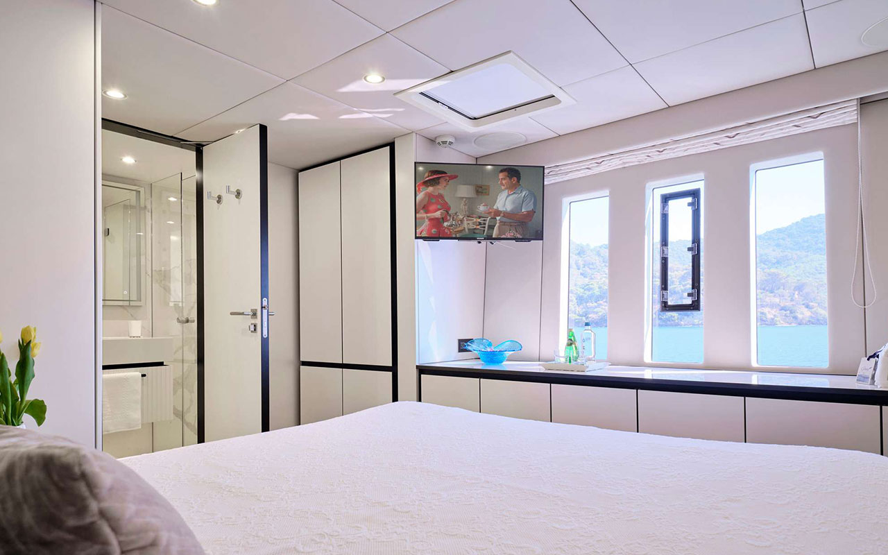 Yacht Charter Greece Sunreef 80 cabins