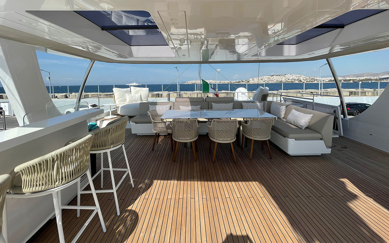 Yacht Charter Greece Sunreef 80 Flybridge