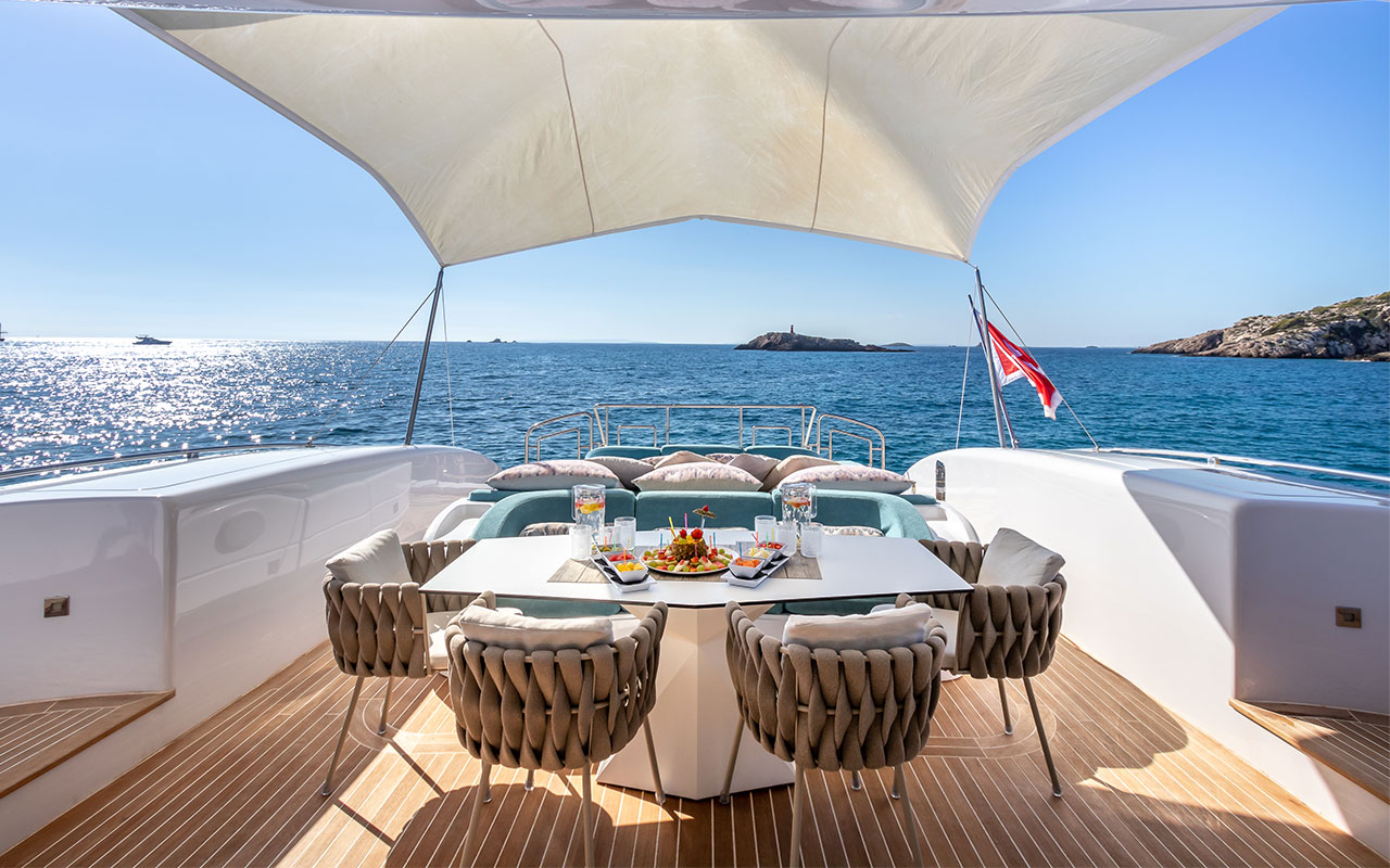 Yacht Charter Ibiza Mangusta 108 cockpit dining