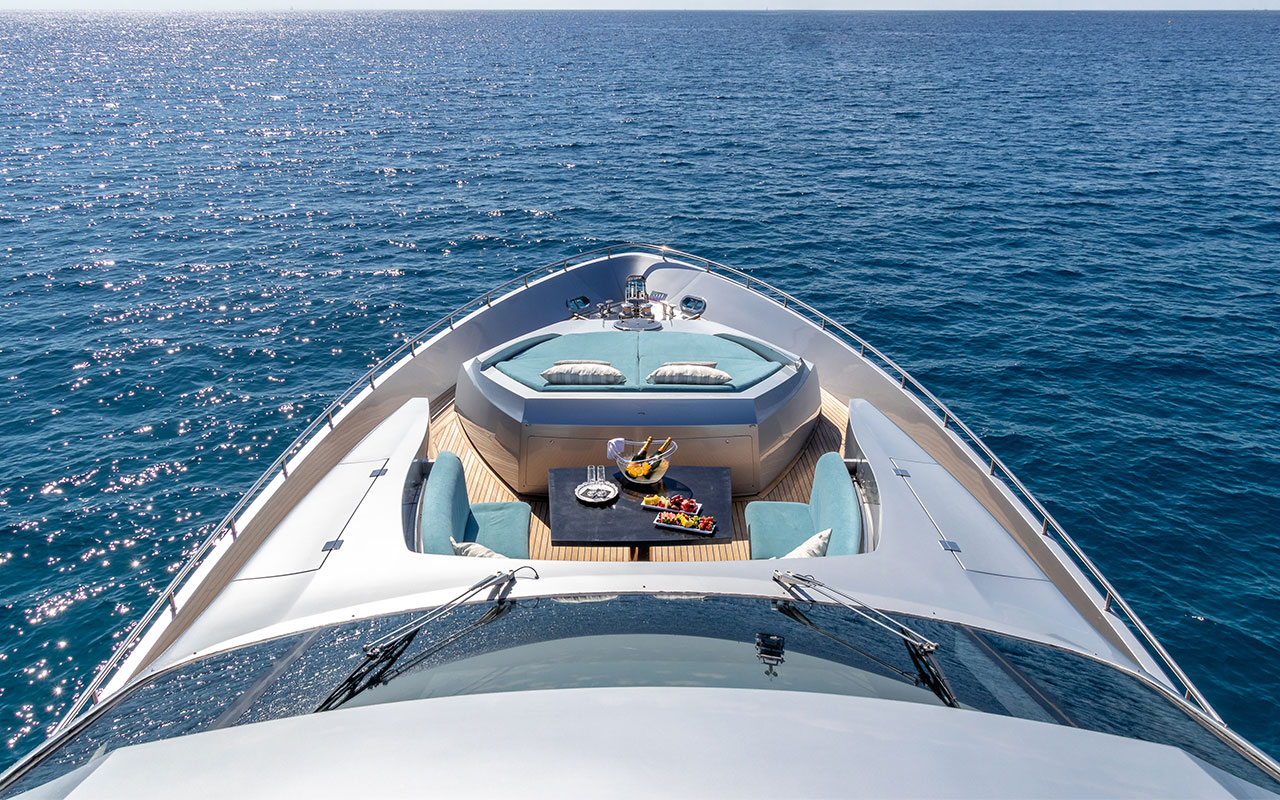 Yacht Charter Ibiza Pershing 90 bow