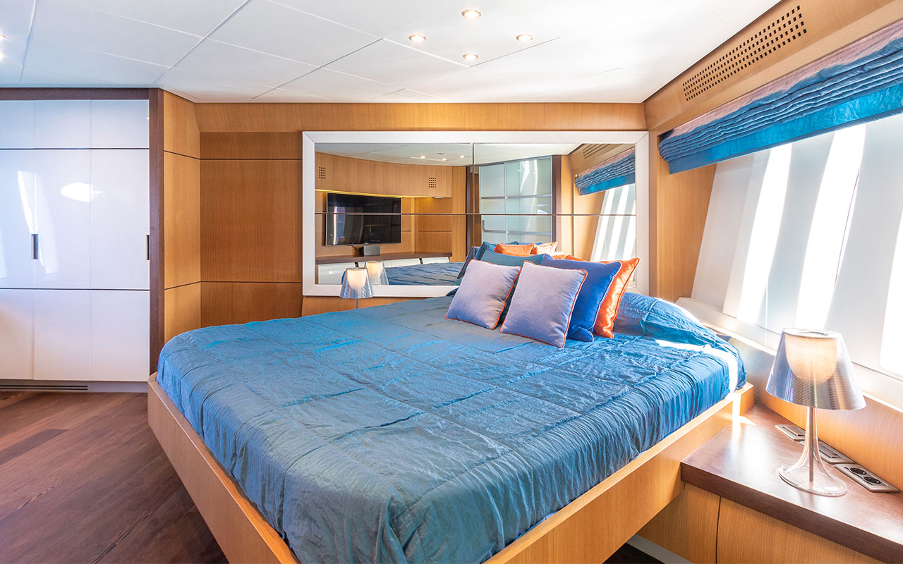 Yacht Charter Ibiza Pershing 90 lower deck master cabin
