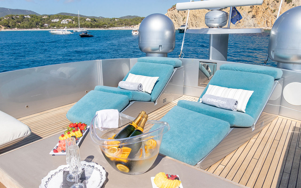 Yacht Charter Ibiza Pershing 90 Sportfly