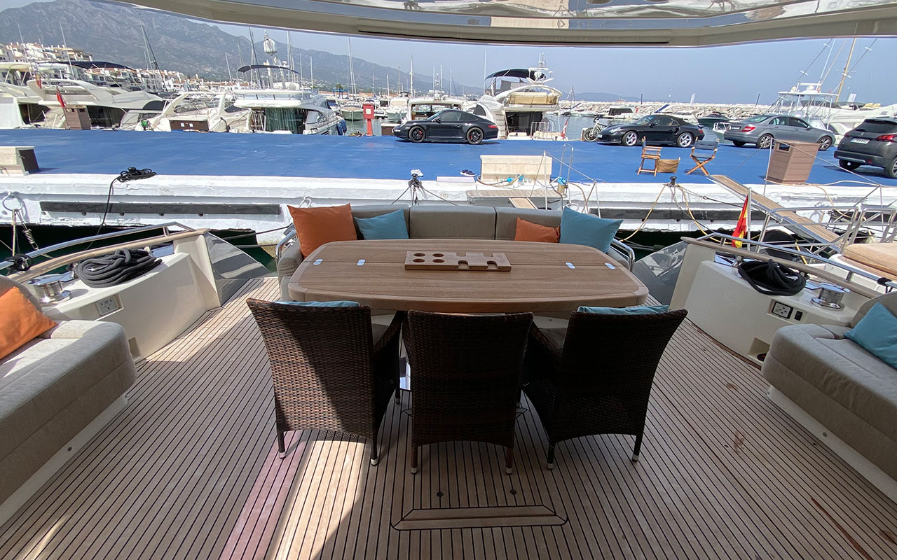 Yacht Brokerage Monte Carlo 76 Cockpit