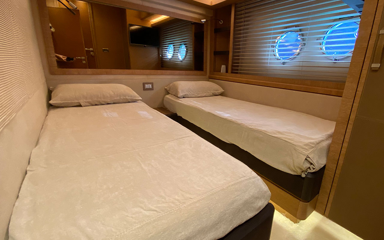 Yacht Brokerage Monte Carlo 76 twin cabin