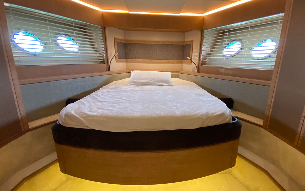 Yacht Brokerage Monte Carlo 76 VIP cabin